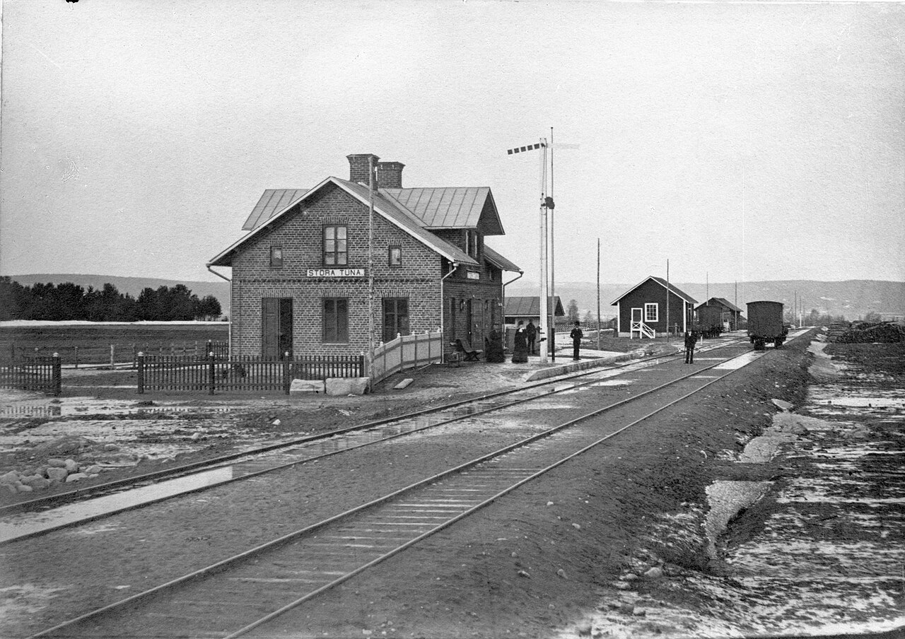 tora Tuna railway station.jpg