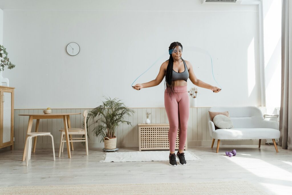 Jump roping in a spacious home, this fitness enthusiast showcases her gym gear and determination