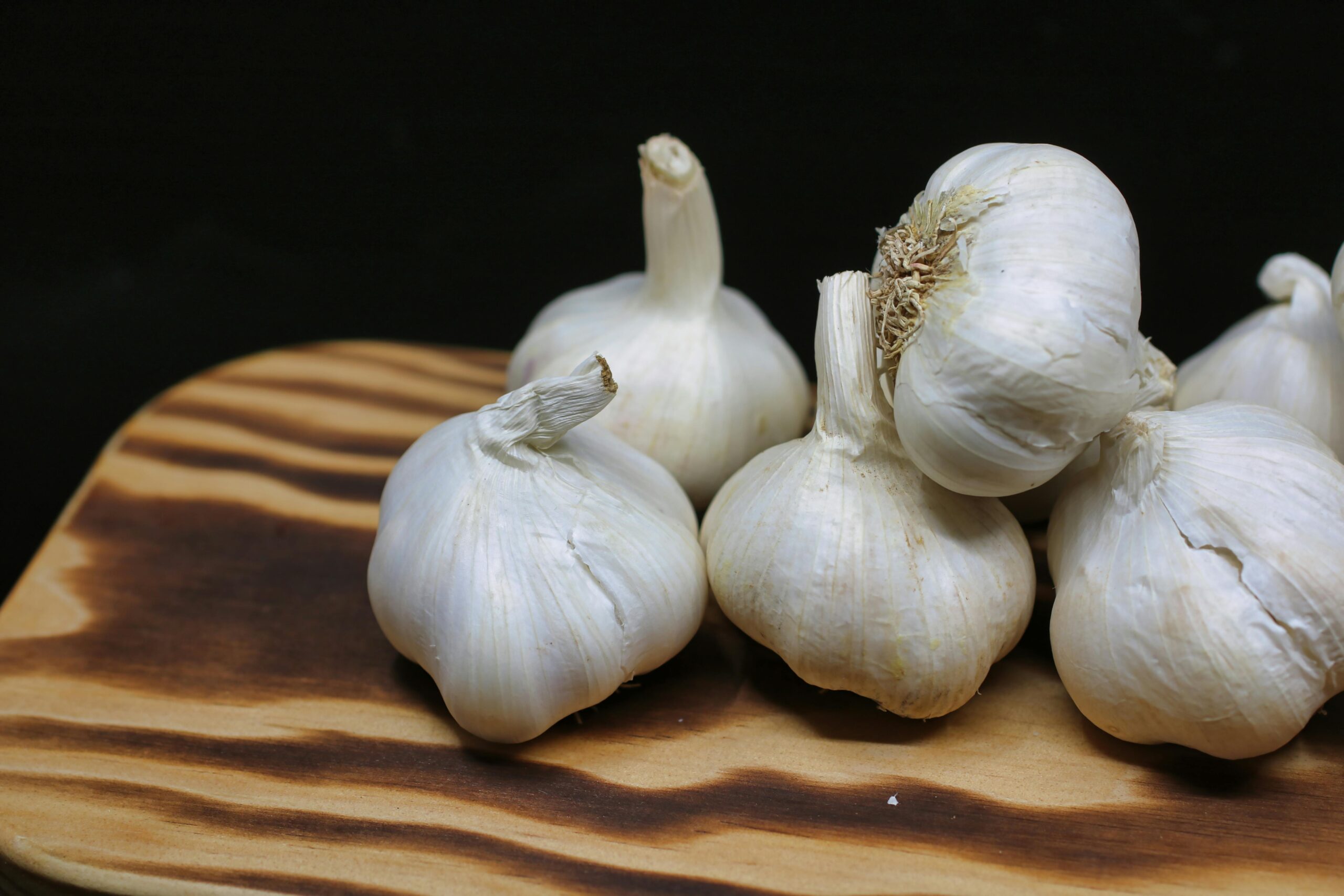 Bulbs of garlic on a table