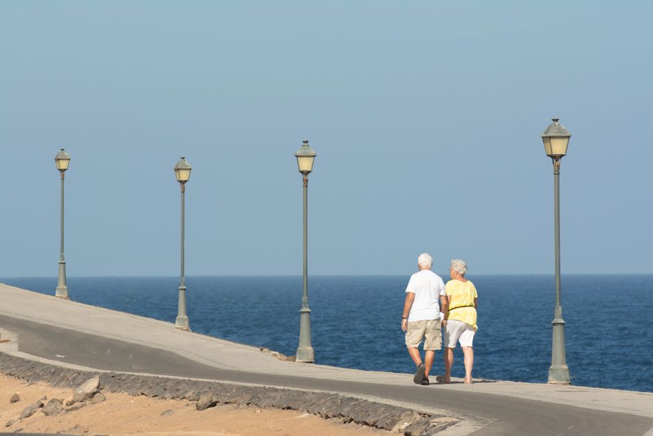 Nutrition and wellness research guide focusing on post-meal walking healthy choices