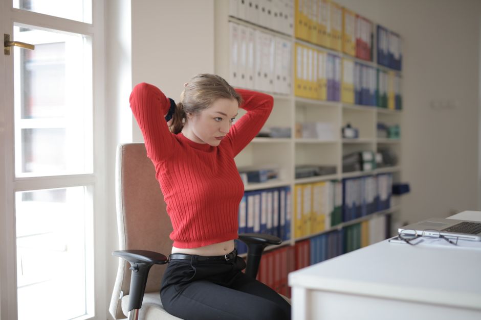 Nutrition and wellness research guide focusing on stretching routines for desk workers with tight hips healthy choices