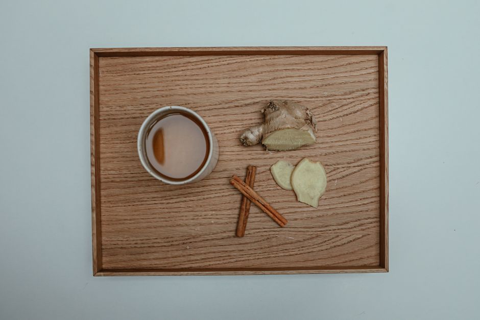 Nutrition and wellness research guide focusing on ginger root tea for gastric emptying and bloating relief healthy choices