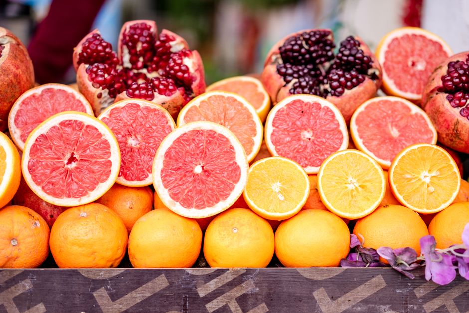 Nutrition and wellness research guide focusing on quercetin and vitamin c synergy for antioxidant absorption healthy choices